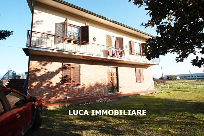 Casa con 6 locali in vendita in Via Fratelli Cervi, Chiesina Uzzanese