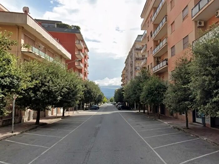 Appartamento con 5 locali in vendita in Via Cristoforo Colombo, Lamezia Terme