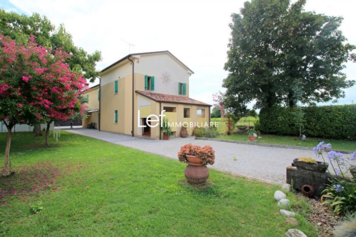 Casa con 6 locali in vendita in San Vendemiano
