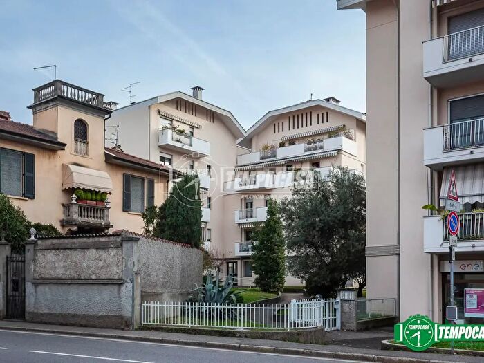 Appartamento trilocale in vendita in Via Costantina, Bergamo