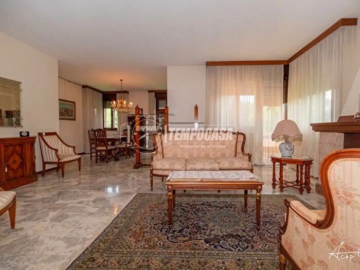 Casa con 10 locali in vendita in Via Giantommaso Minadois, Rovigo