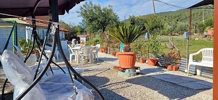 Casa quadrilocale in vendita in Via Sargnano Montebuono, Montebuono