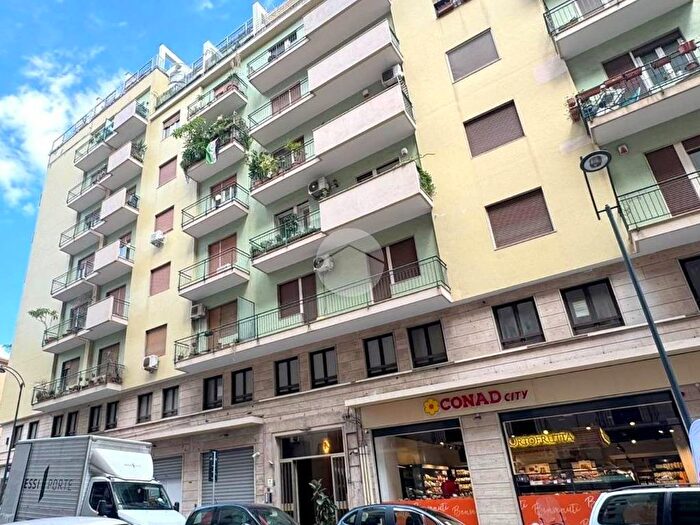 Appartamento bilocale in affitto in Via Giuseppe la Farina, Politeama Ruggiero Settimo, Palermo