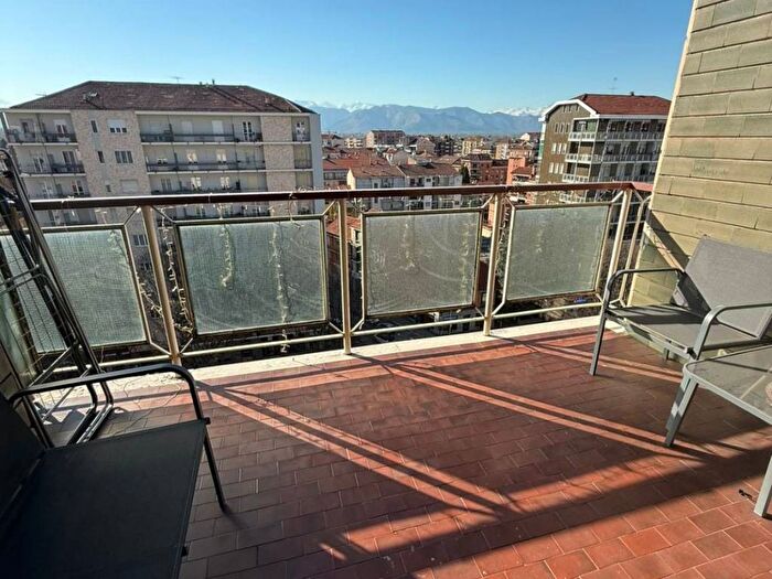 Appartamento trilocale in affitto in Parella, Torino
