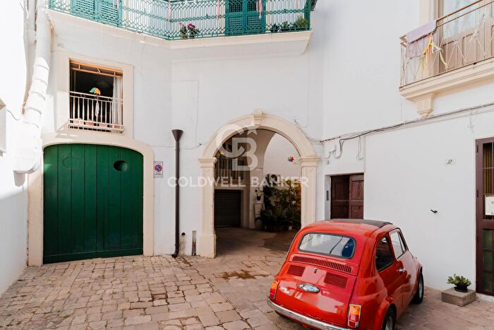 Appartamento trilocale in vendita in Piazzetta Pietro Cavoti, Galatina