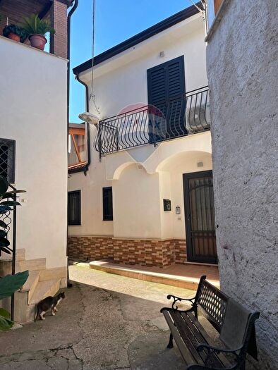 Appartamento trilocale in vendita in Via al Convento, Carinola