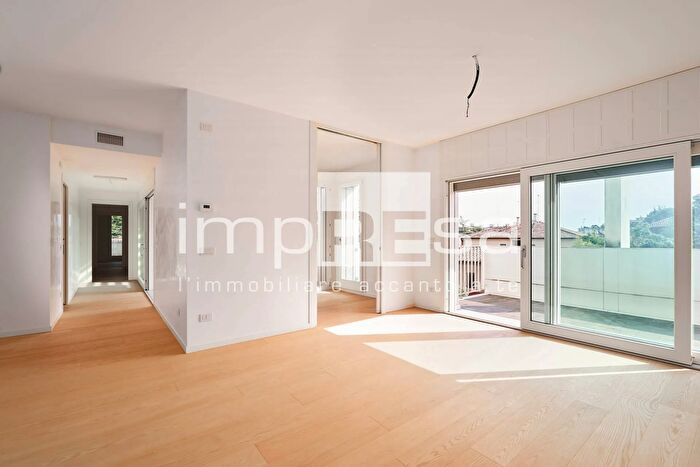 Appartamento quadrilocale in vendita in Viale Fratelli Cairoli, Treviso