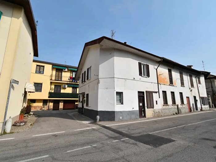 Appartamento bilocale in vendita in Via San Bartolomeo, Bernareggio