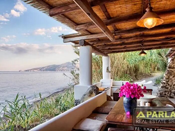 Casa con 6 locali in vendita in Santa Marina Salina