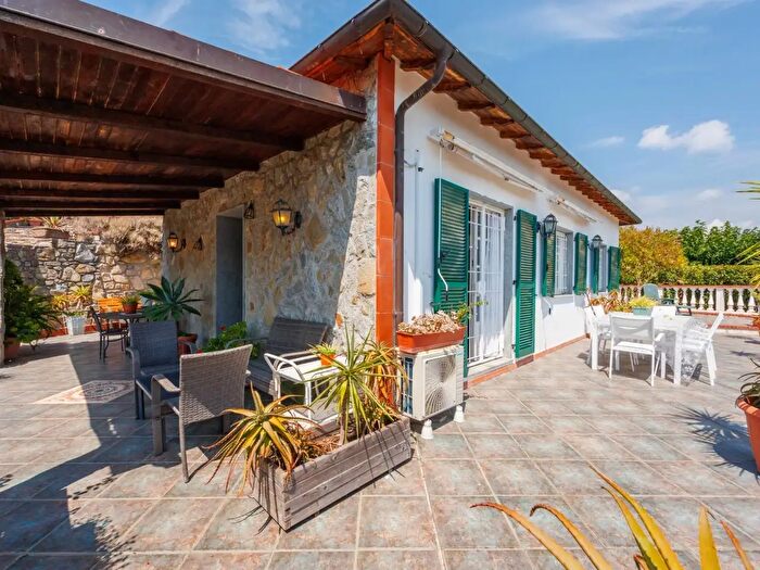 Casa con 6 locali in vendita in Via Armanna Superiore, Imperia