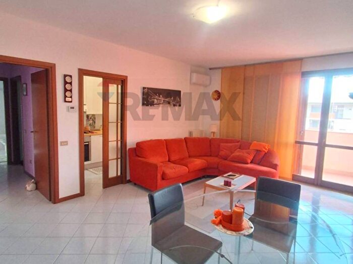 Appartamento trilocale in affitto in Arnate, Gallarate