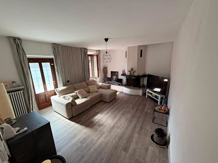 Appartamento trilocale in vendita in Via Vittorio Emanuele II, Oltrona Di San Mamette