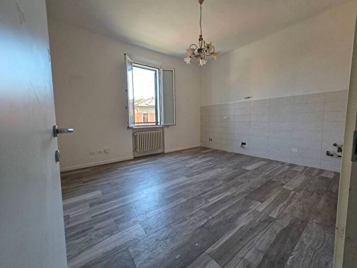 Appartamento trilocale in affitto in Via Giovanni Francesco Barbieri, Bolognina, Bologna