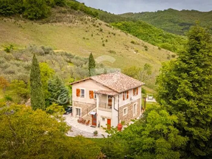 Casa con 6 locali in vendita in Assisi
