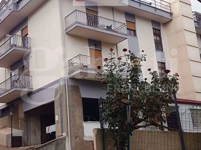 Casa quadrilocale in affitto in Via Tiziano, Roges, Rende