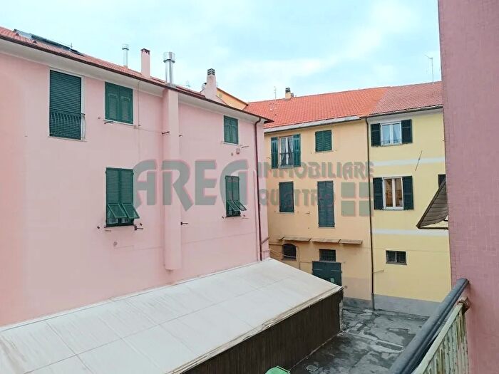 Appartamento con 5 locali in vendita in Via Giuseppe Pirinoli, Imperia