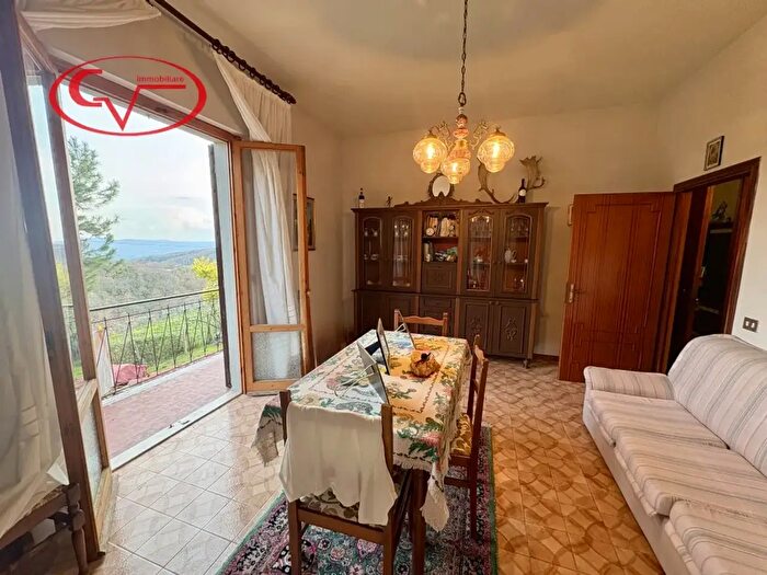Casa con 8 locali in vendita in Strada Vicinale di Faeto, Loro Ciuffenna