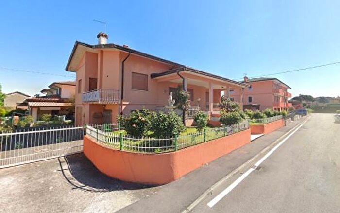 Casa con 6 locali in vendita in Via Giacomo Puccini, Loreo