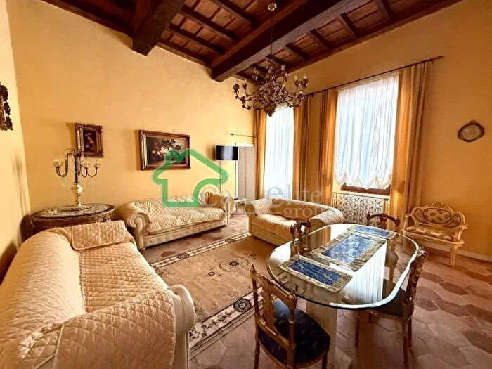 Appartamento con 6 locali in vendita in Via Incoronata, Lodi