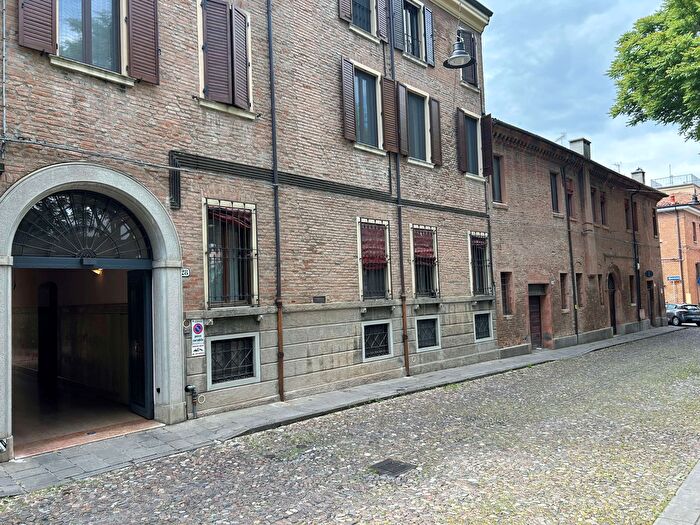 Appartamento con 5 locali in vendita in Via Camposabbionario, Ferrara