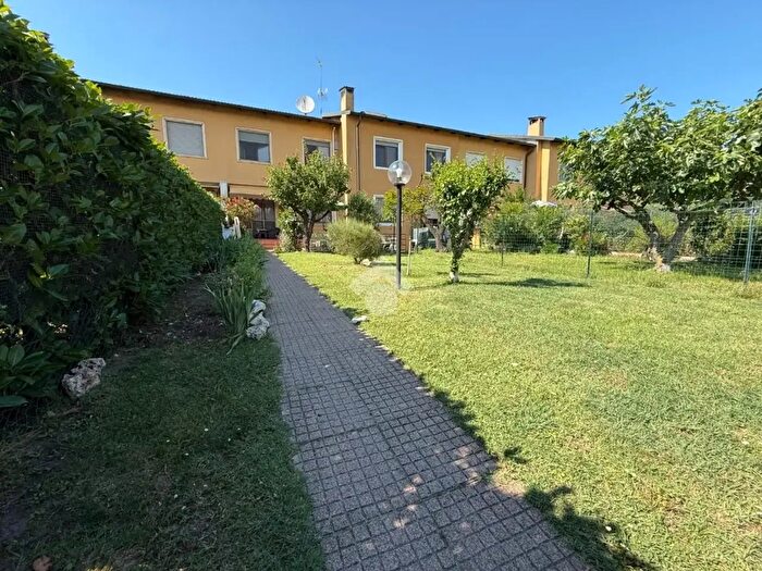 Casa quadrilocale in vendita in Via Salvo dAcquisto, Paullo