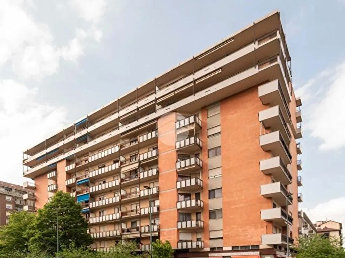 Appartamento trilocale in vendita in Via Sospello, Torino