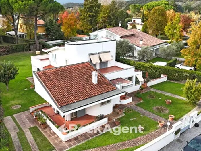 Casa con 6 locali in vendita in Via Venezia, Pontedera