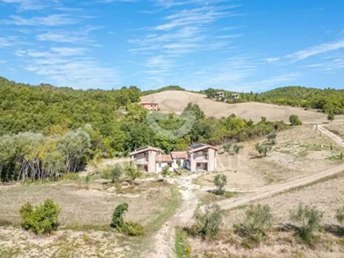 Casa con 6 locali in vendita in San Venanzo