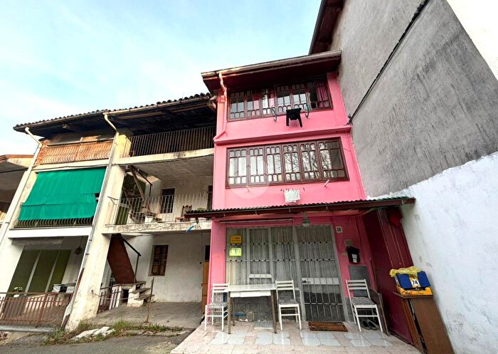 Casa con 6 locali in vendita in Strada Comunale Votta Cellone, Biella