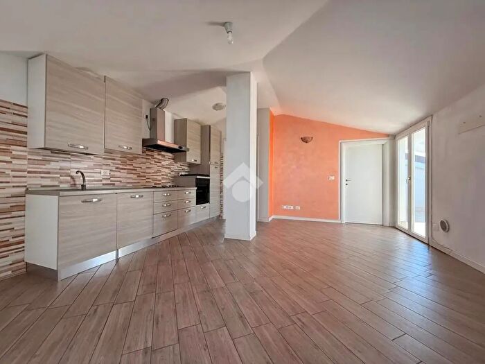 Appartamento trilocale in vendita in Via XXVIII Marzo, Brescia