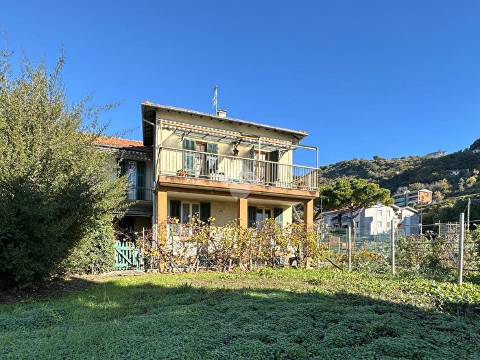 Casa con 8 locali in vendita in Via Romana Traversa, Vallecrosia