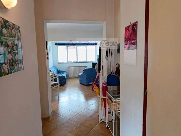 Appartamento trilocale in affitto in via Canova, Vittoria Apuana, Forte dei Marmi