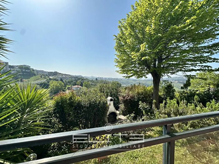 Appartamento con 5 locali in vendita in Cagli, Ancona