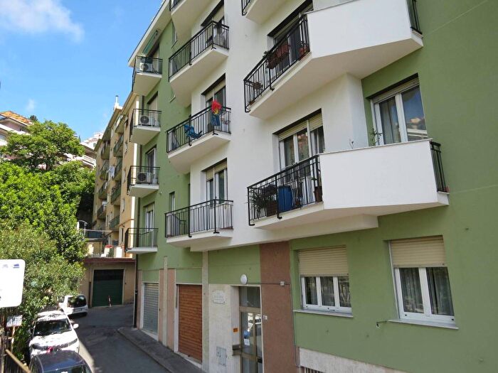 Appartamento trilocale in affitto in Via Mario Preve, Castelletto, Genova