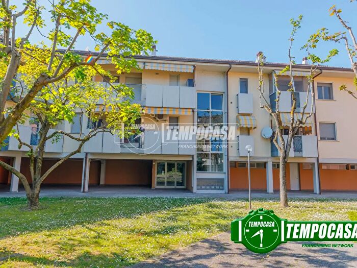 Appartamento trilocale in vendita in Via Puccini, Zibido San Giacomo