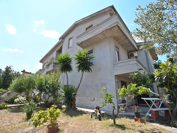 Casa con 9 locali in vendita in Via Carducci, Decimomannu