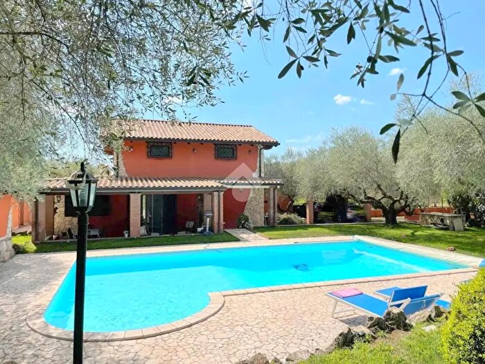 Casa quadrilocale in vendita in Velletri