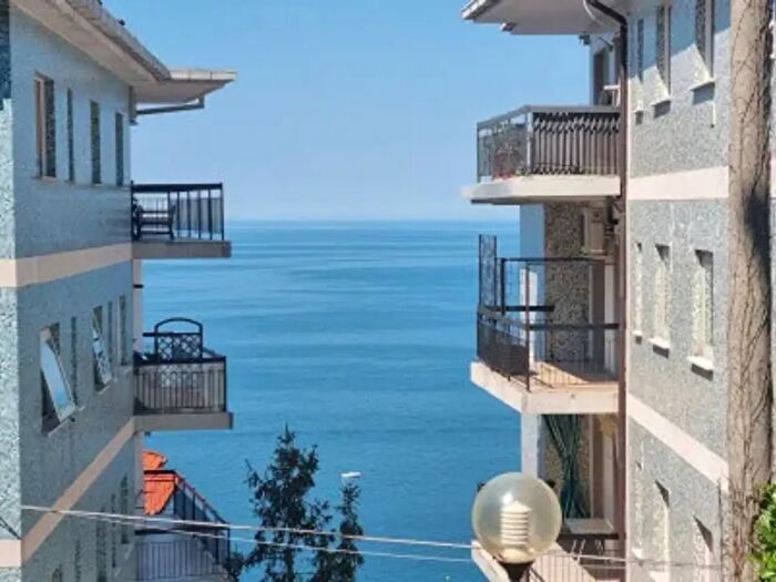 Appartamento trilocale in vendita in Via dei Berlam, Trieste