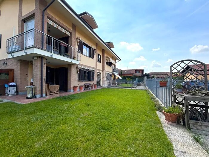 Appartamento con 5 locali in vendita in Via Garibaldi, Santena