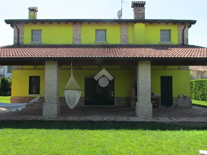 Casa quadrilocale in vendita in Redondesco