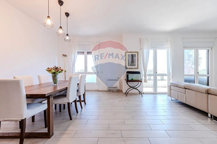 Appartamento quadrilocale in vendita in Via Fleming, Cagliari