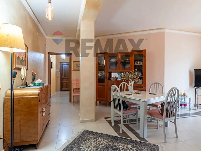 Appartamento con 7 locali in vendita in Via dellAnemone, Siracusa