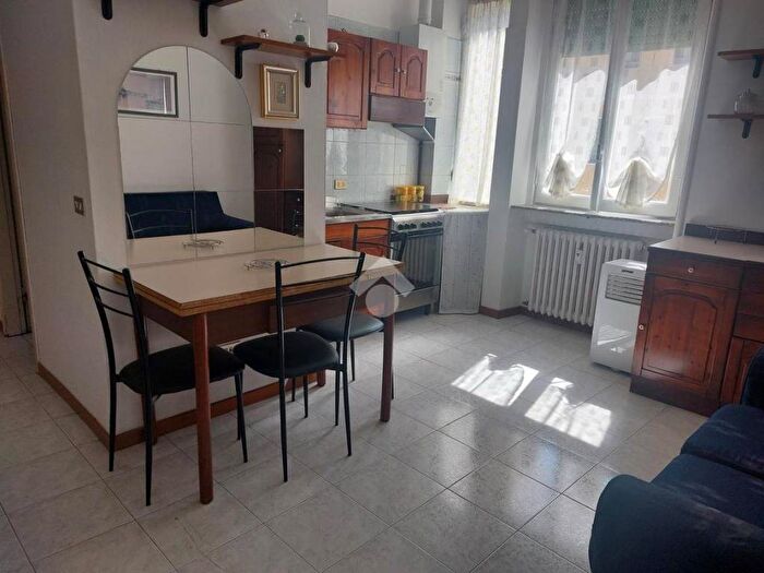 Appartamento bilocale in affitto in Via Via Fabio Filzi, Centrale, Milano