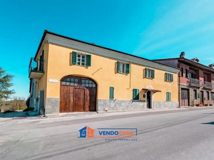 Casa con 6 locali in vendita in Via Roma, Murazzano