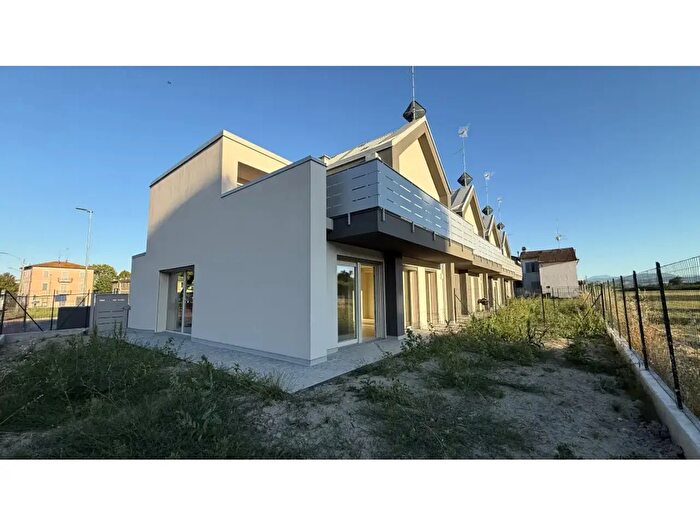 Casa quadrilocale in vendita in Montechiarugolo