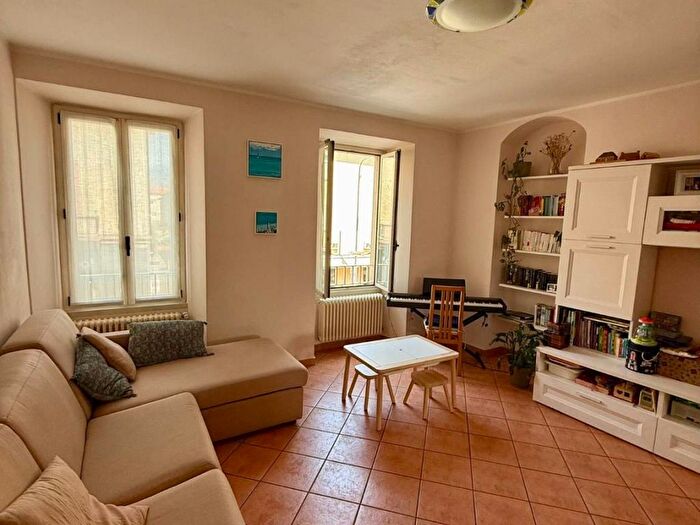 Appartamento trilocale in affitto in Via Luigi Dottesio, Borghi, Como
