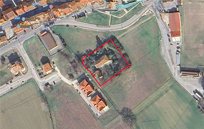 Casa con 15 locali in vendita in Treia