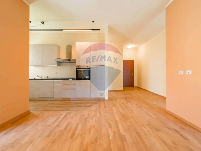 Appartamento trilocale in affitto in Viale dei Santi Pietro E Paolo, Roma