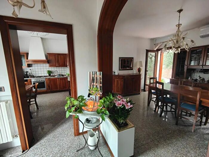 Casa con 9 locali in vendita in Via Arturo Martini, Treviso