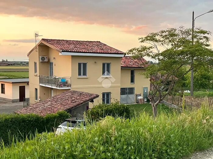 Casa quadrilocale in vendita in Via Luigi Galvani, Cava Manara